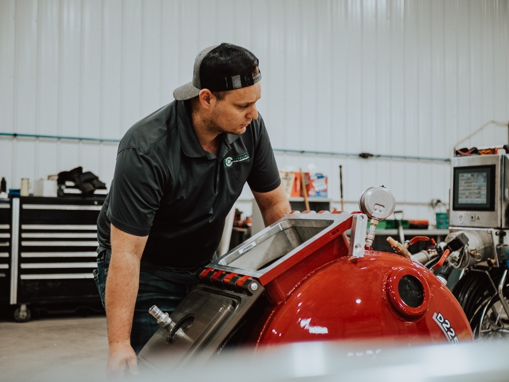 Coreline Pipes' founder inspects aninversion drum